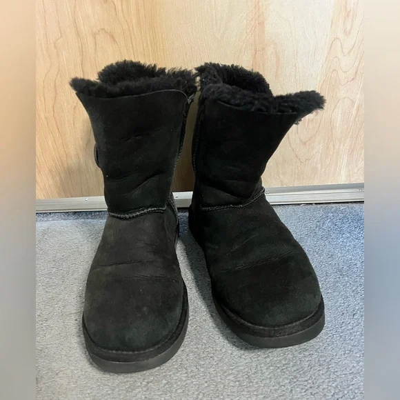 Bailey Button Ugg W7 Size UGG Black Bailey Button Boots Size W7